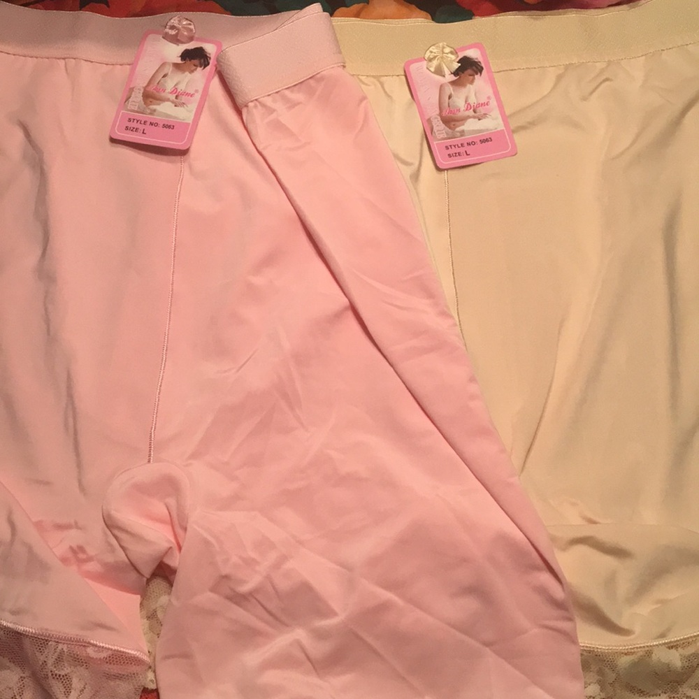 2 Ann Diane Women’s panties 💕💕